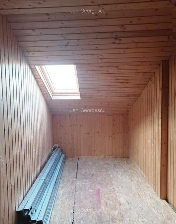 Stefan cel Mare, 3 camere et.1/P+1+M,Mansarda in proprietate,  intr-o viluta cu - 9