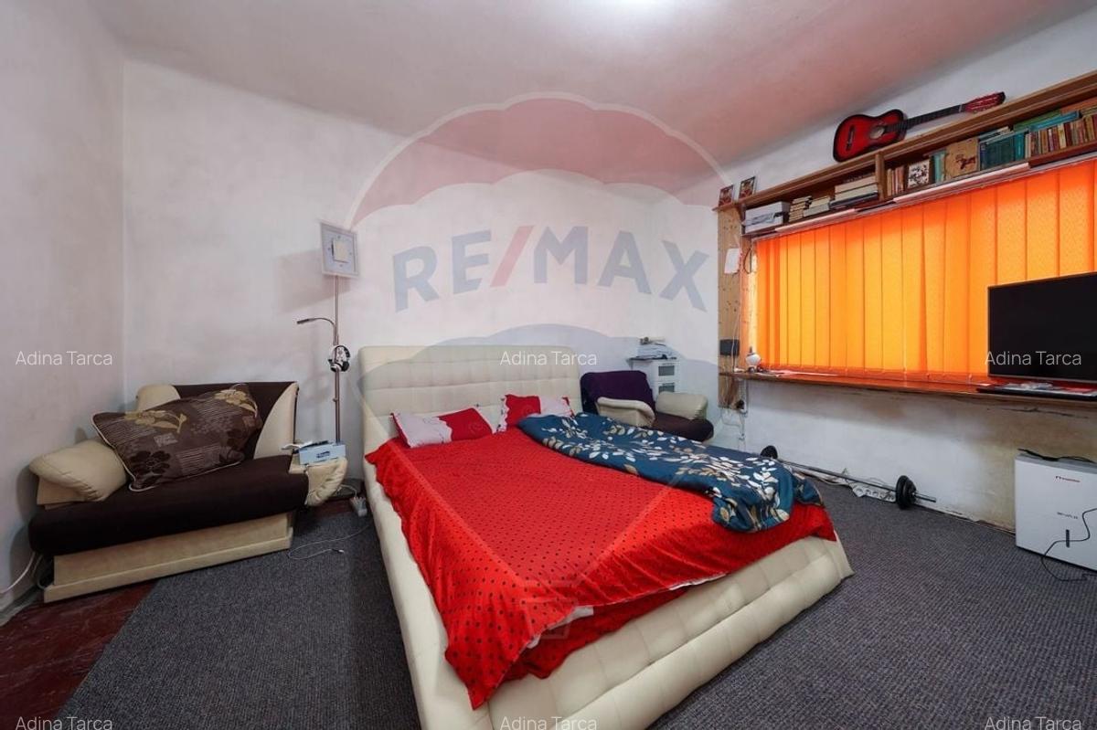 2 case cu curte proprie - locatie centrala - 11