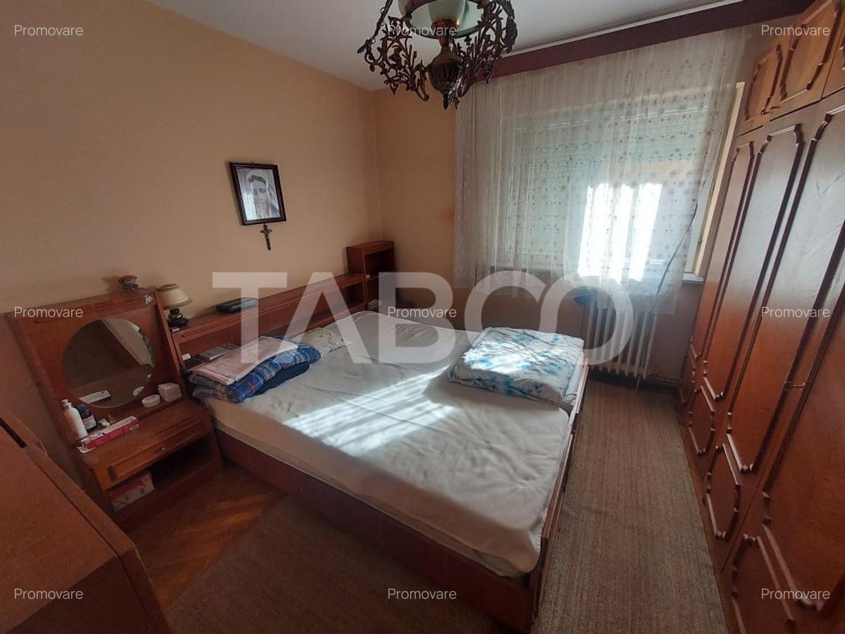 Apartament 4 camere decomandate de vanzare 2 bai in Sibiu zona Strand - 2