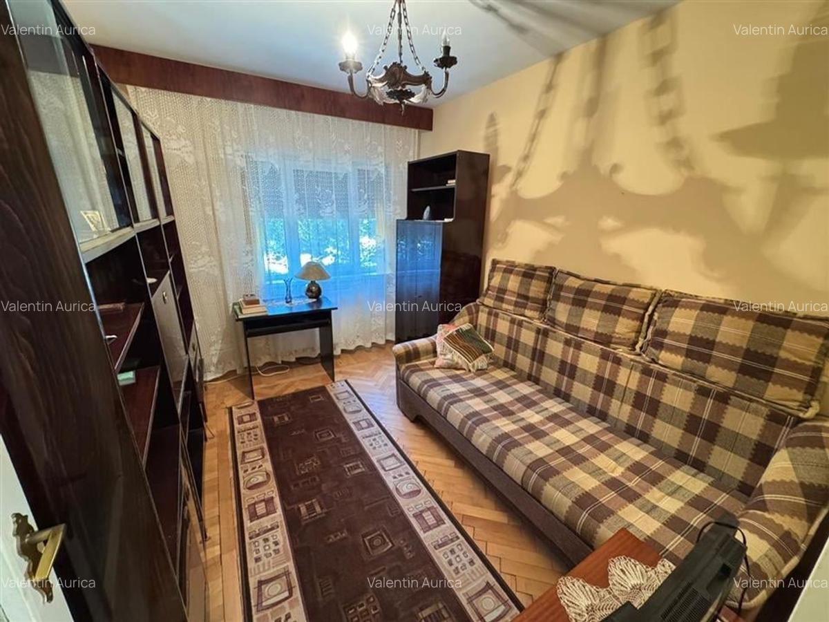 Apartament 3 camere, etaj 1, zona Garii , decomandat, liber - 11