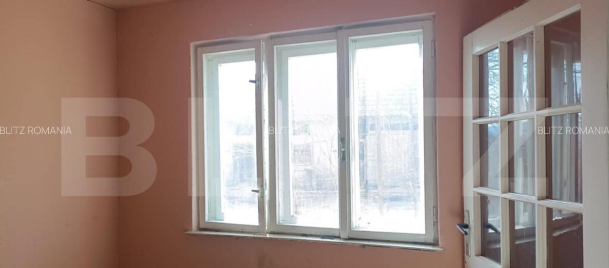 Casa cu 3 camere, bucatarie si baie, 105 mp ?i un teren de - 7