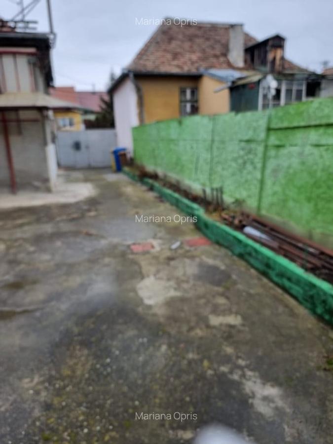 Proprietate spre vanzare,  formata din 2 case suprafata totala 440 mp - 3