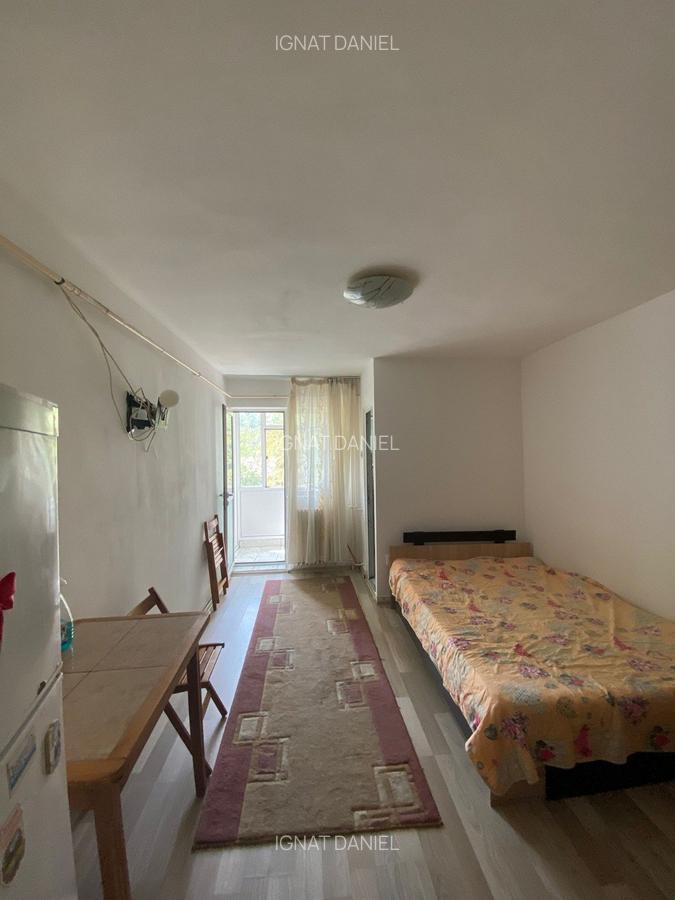 Garsoniera, etajul 1/4, zona Galata - 1