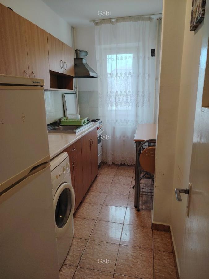 Proprietar, vând apartament 2 camere decomandate, zona Narcisa - 10