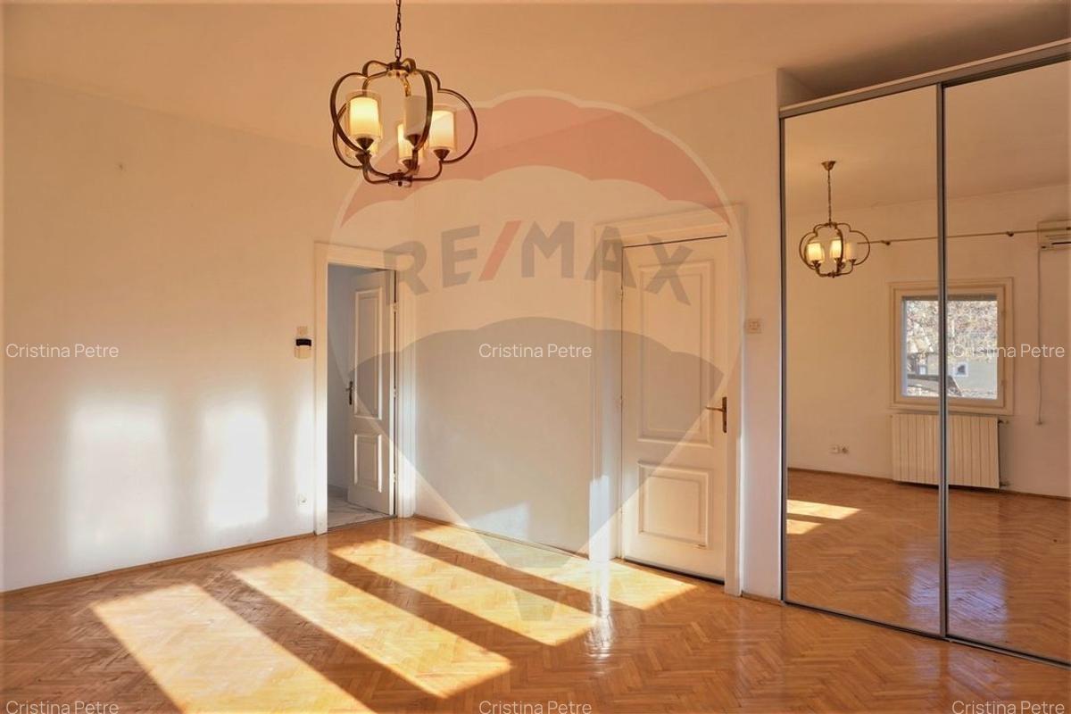 Casa / Vila cu 7 camere de vanzare in zona Bucurestii Noi - 3