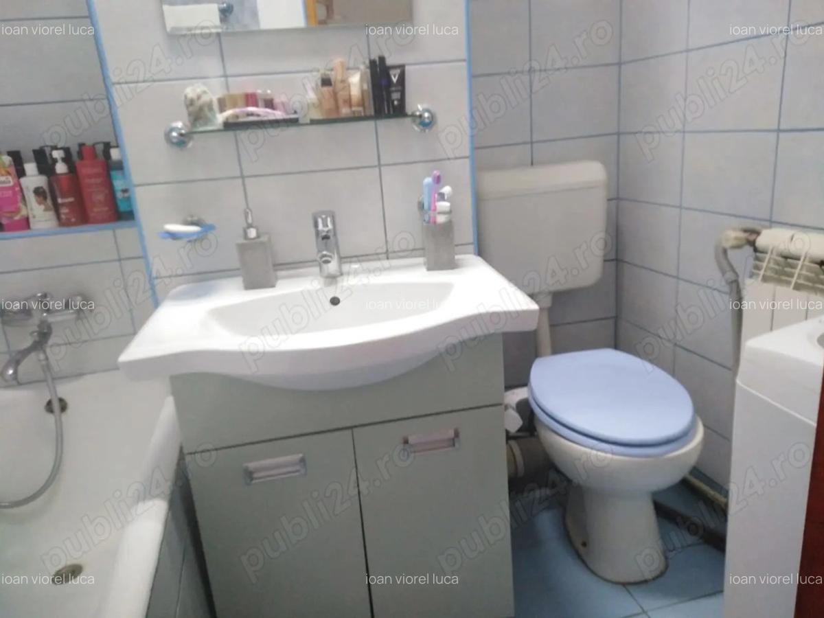Inchiriez apartament 2 camere, sector 4 - 3 Inchiriez apartament 2 camere, sector 4 - 3