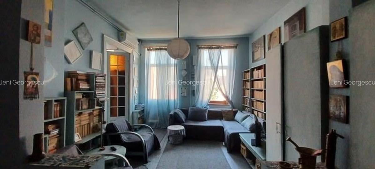 Stefan cel Mare, 3 camere et.1/P+1+M,Mansarda in proprietate,  intr-o viluta cu - 1