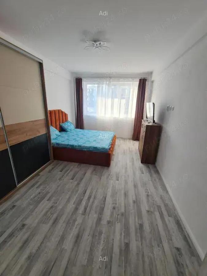 Inchiriez apartament cu 3 camere la etajul 1 - 1