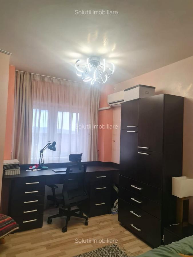 Apartament cu 3 camere, mobilat în Central - 1