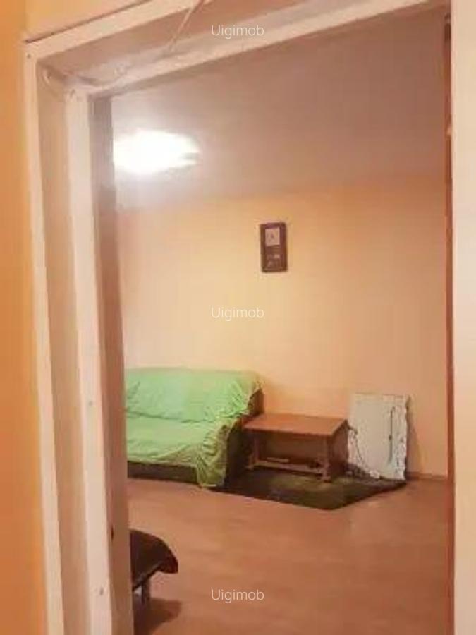 Salajan- str.Minis(in spatele pietei), apartament 2 camere, decomandat, parter 10 - 6