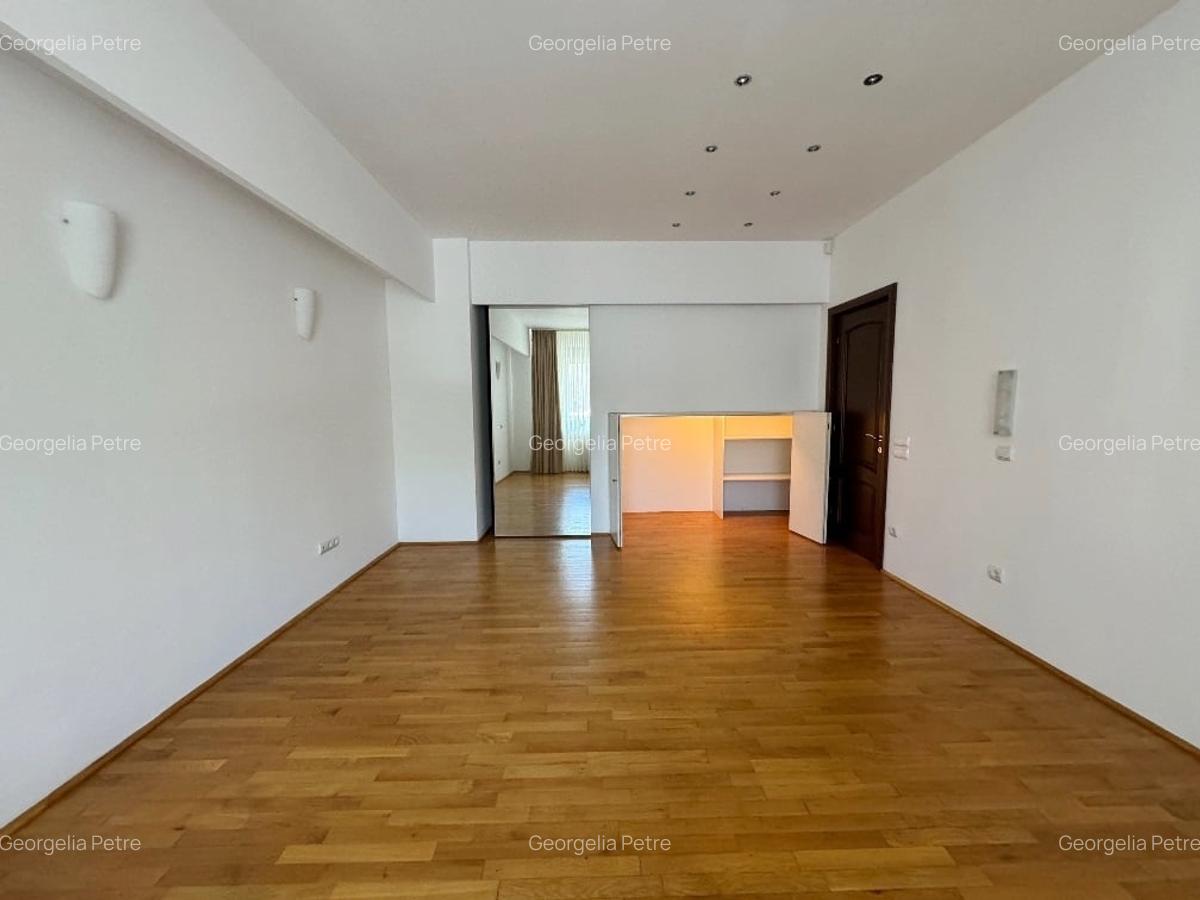 Apartament spatios cu terasa 20mp, garaj si boxa// Clucerului - 12
