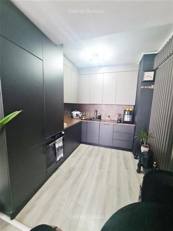 Apartament cu 3 camere decomandat, mobilat în Tractorul - 15