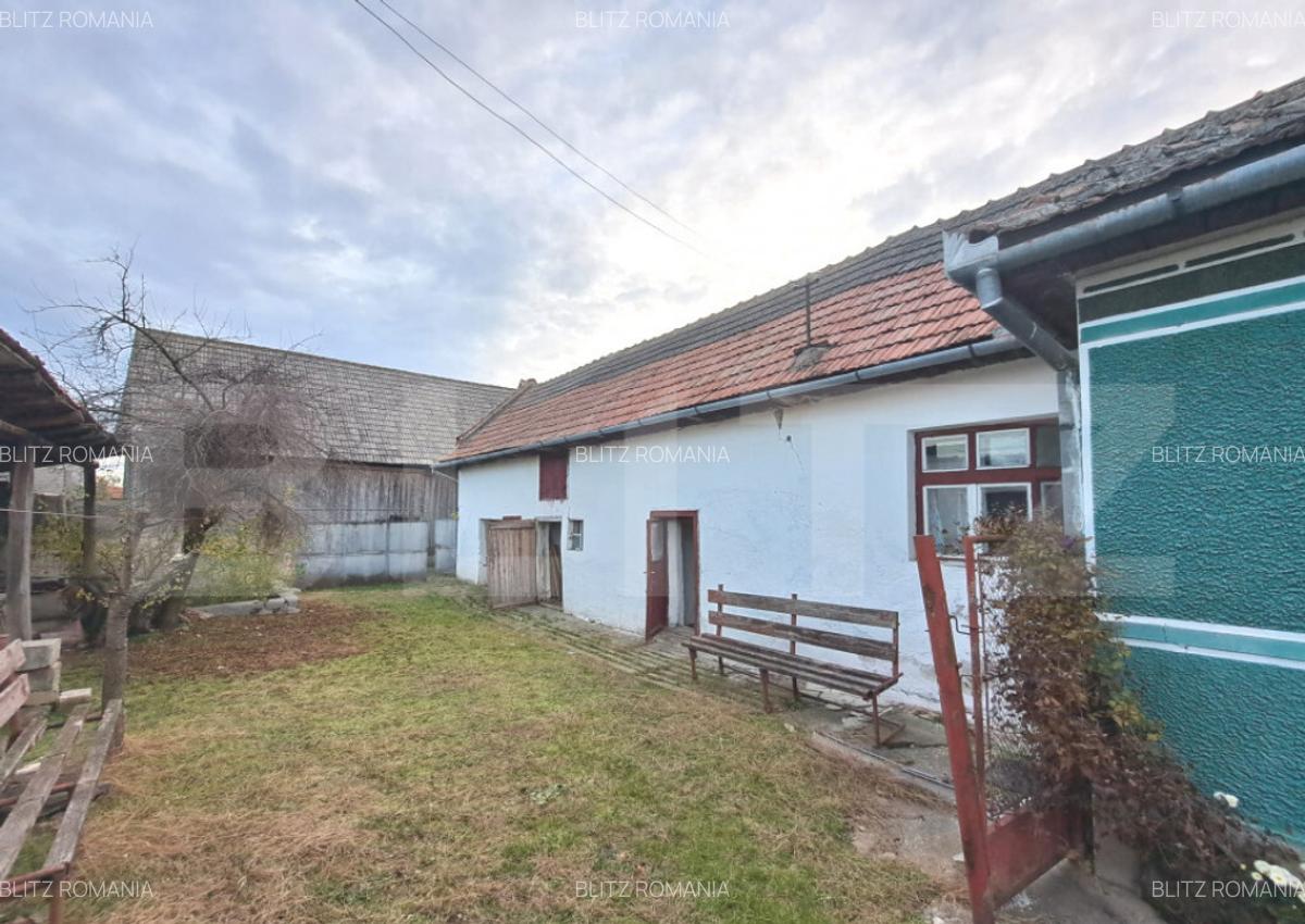 Casa de vanzare, 5 camere, teren generos de 1.290 m2, zona - 2