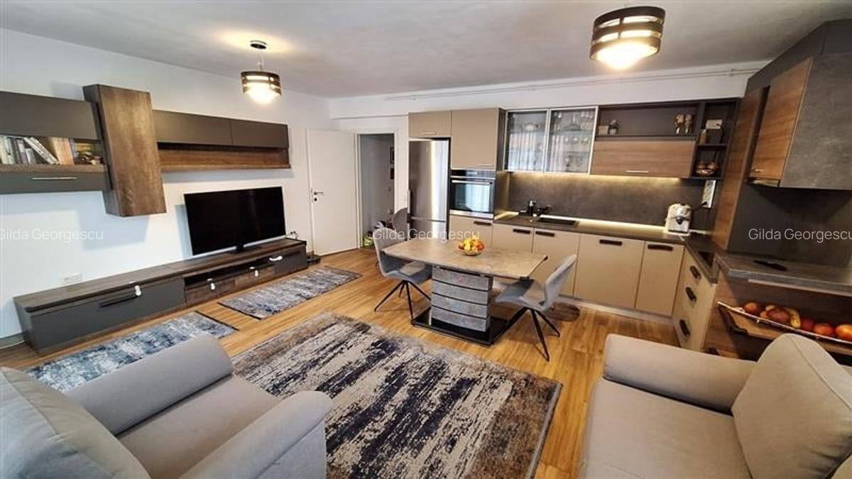 Apartament cu 3 camere decomandat, mobilat în Florilor - 1