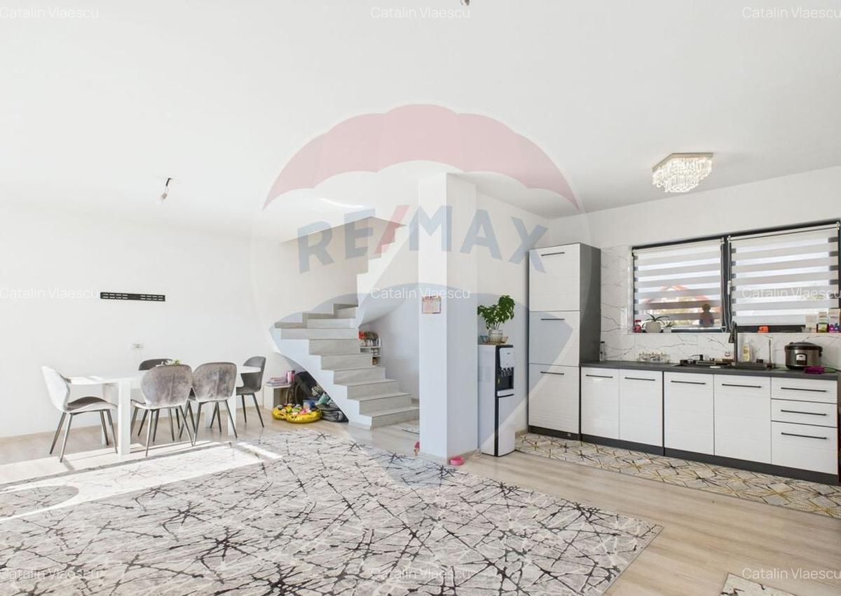 Duplex 85 mp utili, curte 200 mp vedere la lac ?i p?... - 1