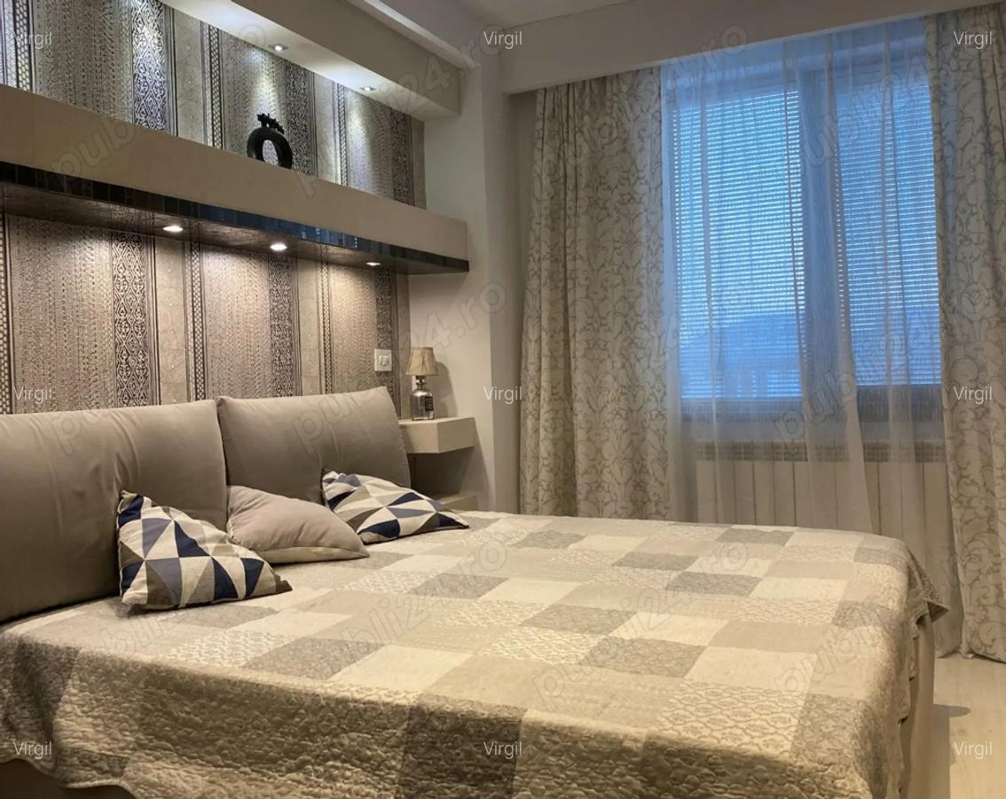 Apartament spatios de vanzare 3 camere Palazu Mare - 5