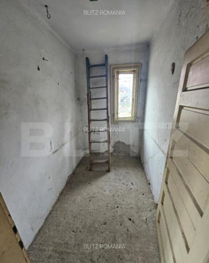 Casa veche cu 4 camere, demisol, teren 300 mp, zona Campen - 10