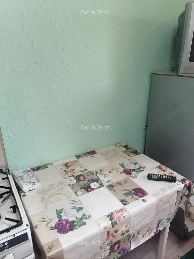 Vind garsoniera confort redus 12 m patra?i Suceava zona Burdujeni gara garsoniera este la etaj 3. - 4