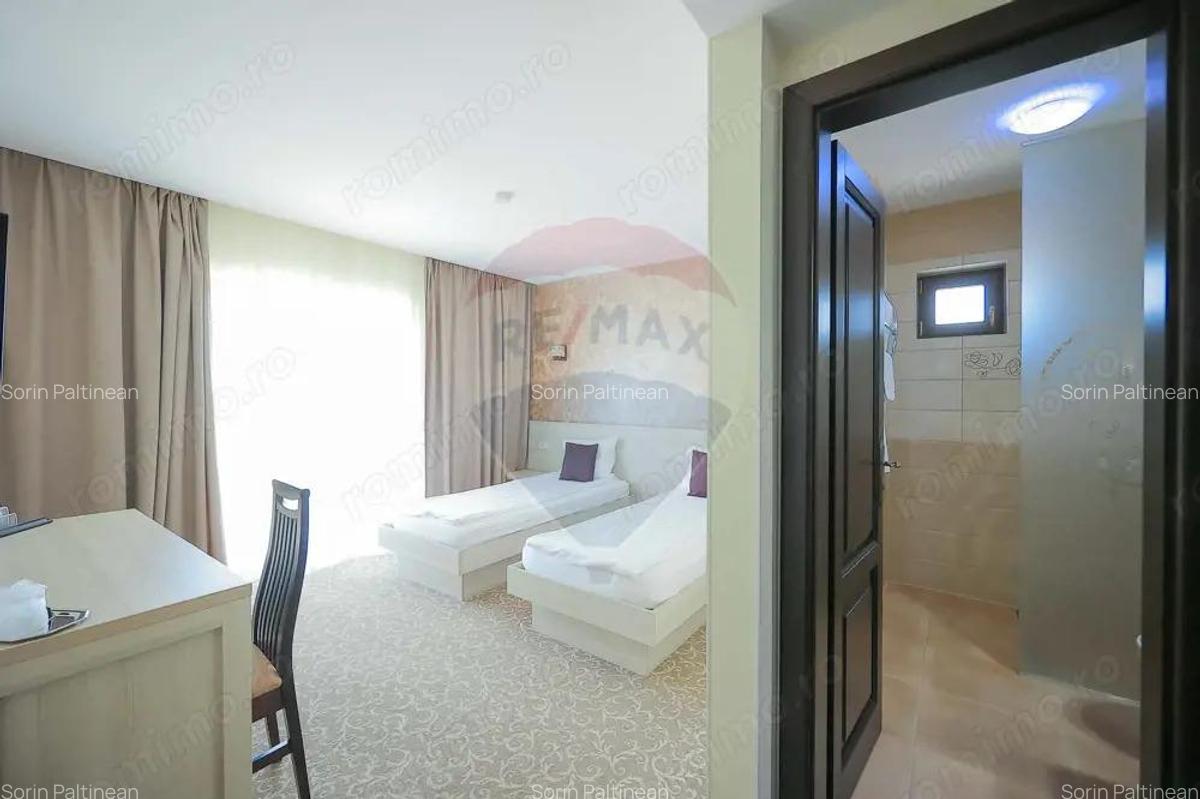 Pensiune cu piscina de vanzare in Beverly Hills , Sanmartin - 10