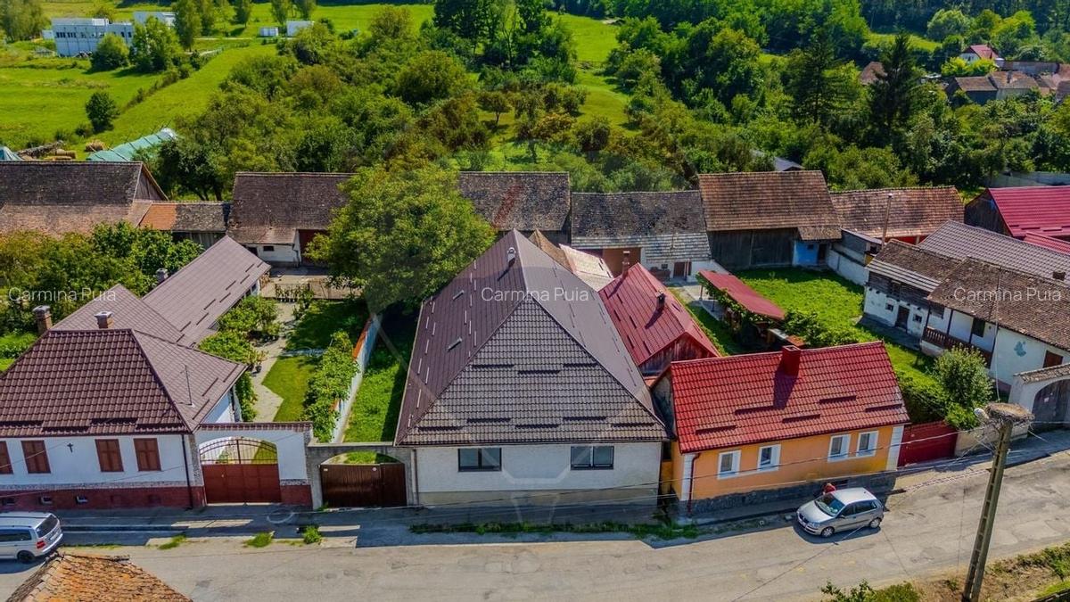Casa saseasca cu gradina de VANZARE/ Bogata Olteana/ Hoghiz - 1