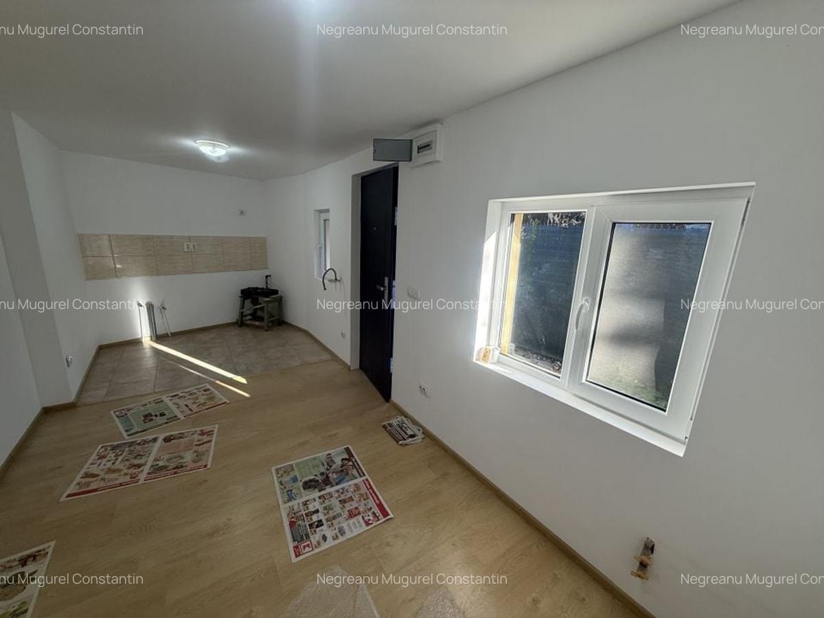 2 corpuri de Casă renovate + teren 125 mp Campina - 13