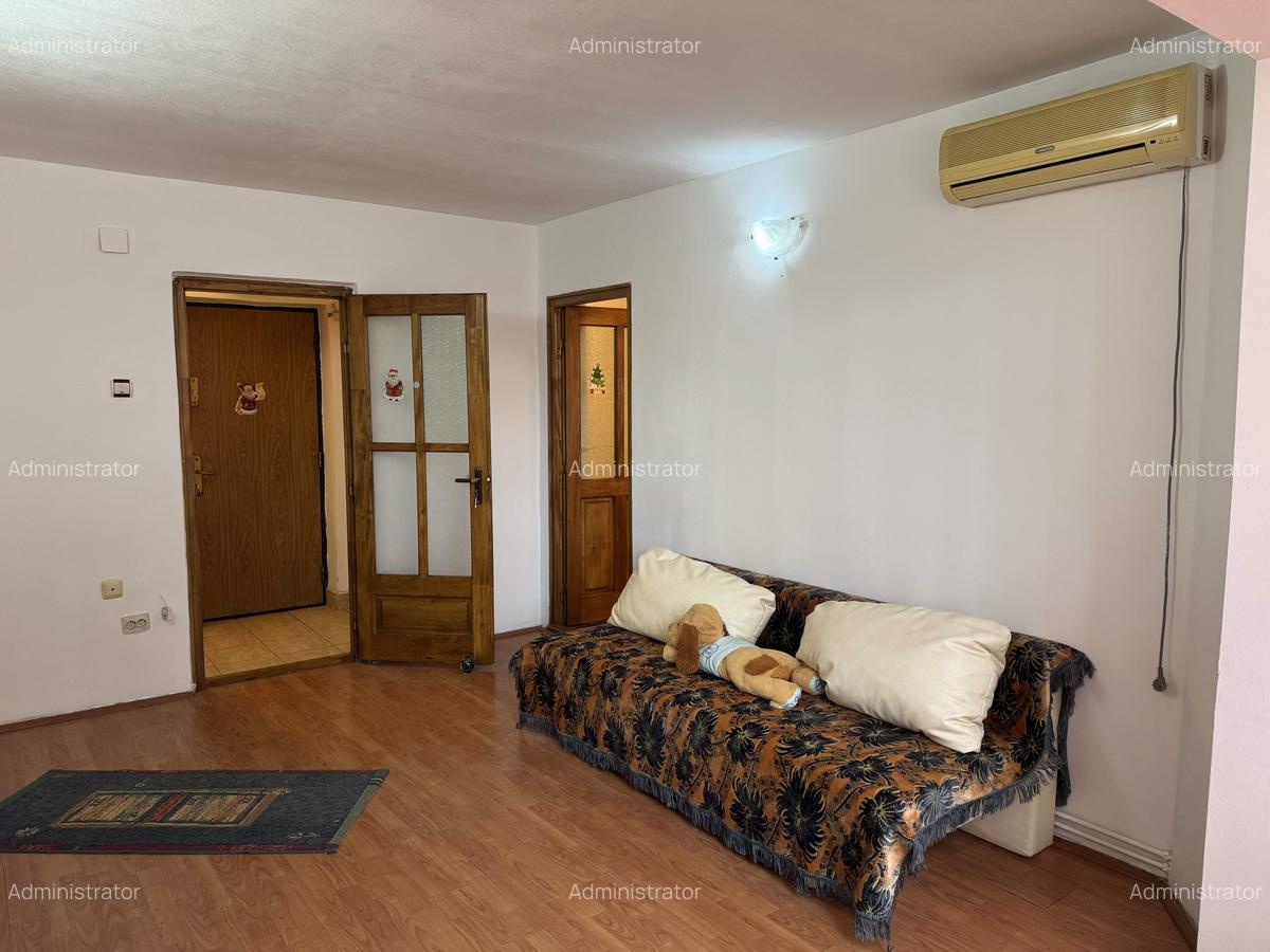 Apartament cu 4 camere semidecomandat în Central - 4