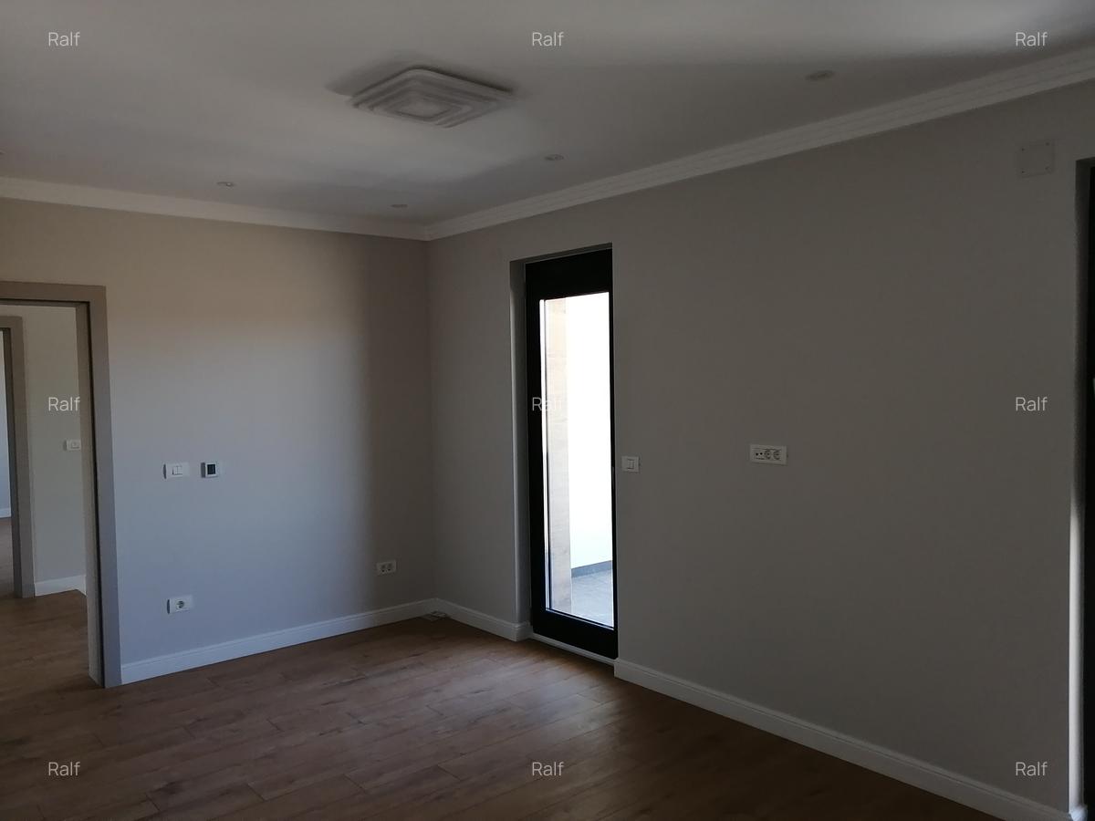 Casă cu 5 camere în Dumbrăvița - 3
