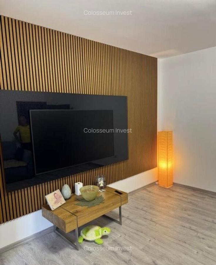 Apartament 2 camere, decomandat - zona Cristian - 1