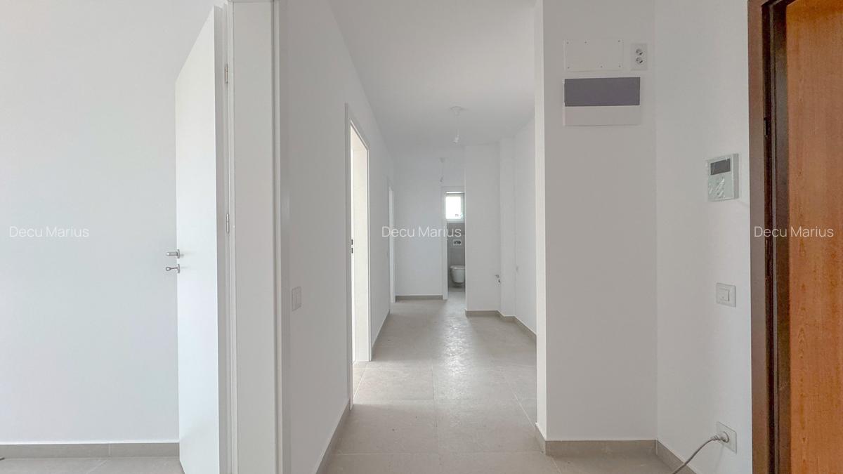Apartament cu 3 camere decomandat în Tractorul - 9