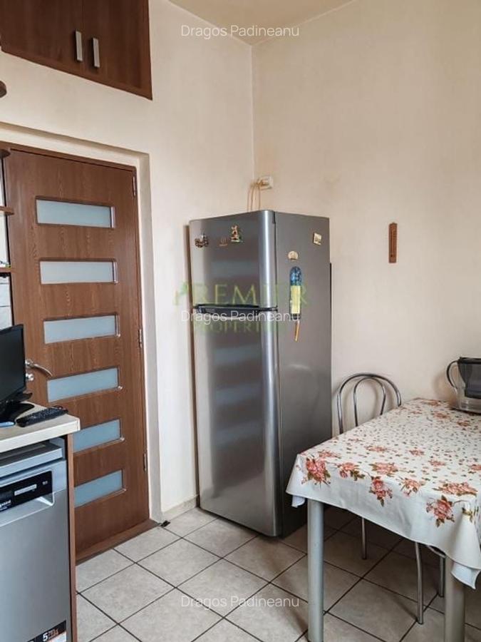 Bloc Rusesc Bucurestii noi vis a vis de metrou Bazilescu boxa - 14