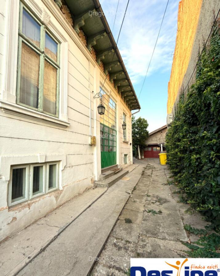 Casa centrala cu istorie si teren generos de 800mp - 1