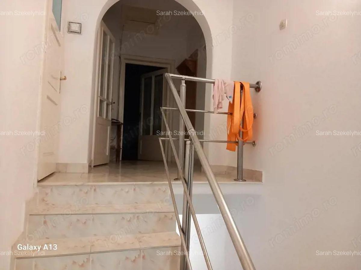 BRASADAS vinde casa 2 cam cu etaj 6 ari zona Bercu Rosu. - 11