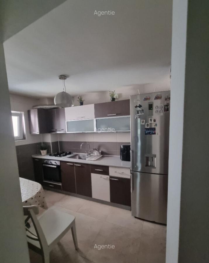 Apartament 4 camere decomandat Titan - 3