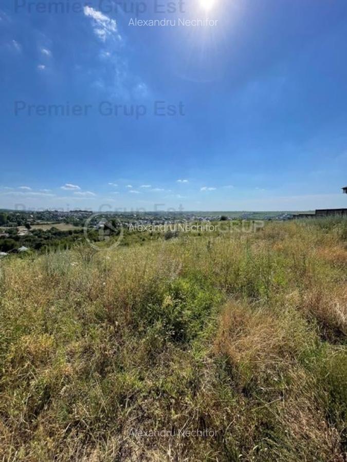 Teren Construcții intravilan de 660 mp, în Bucium - 2