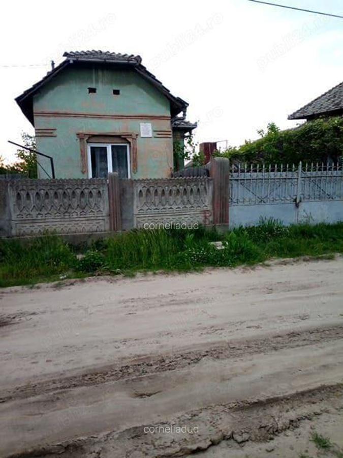 Vand casa veche cu teren intravilan - 1