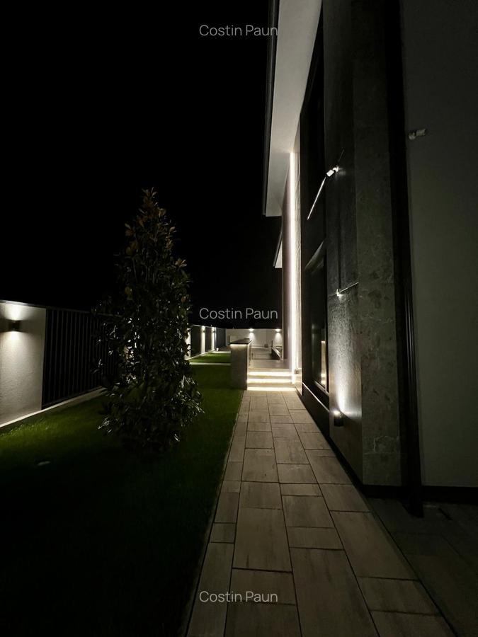 Casa individuala cu 6 camere. Complet mobilata si utilata LUX. Comision 0 - 4