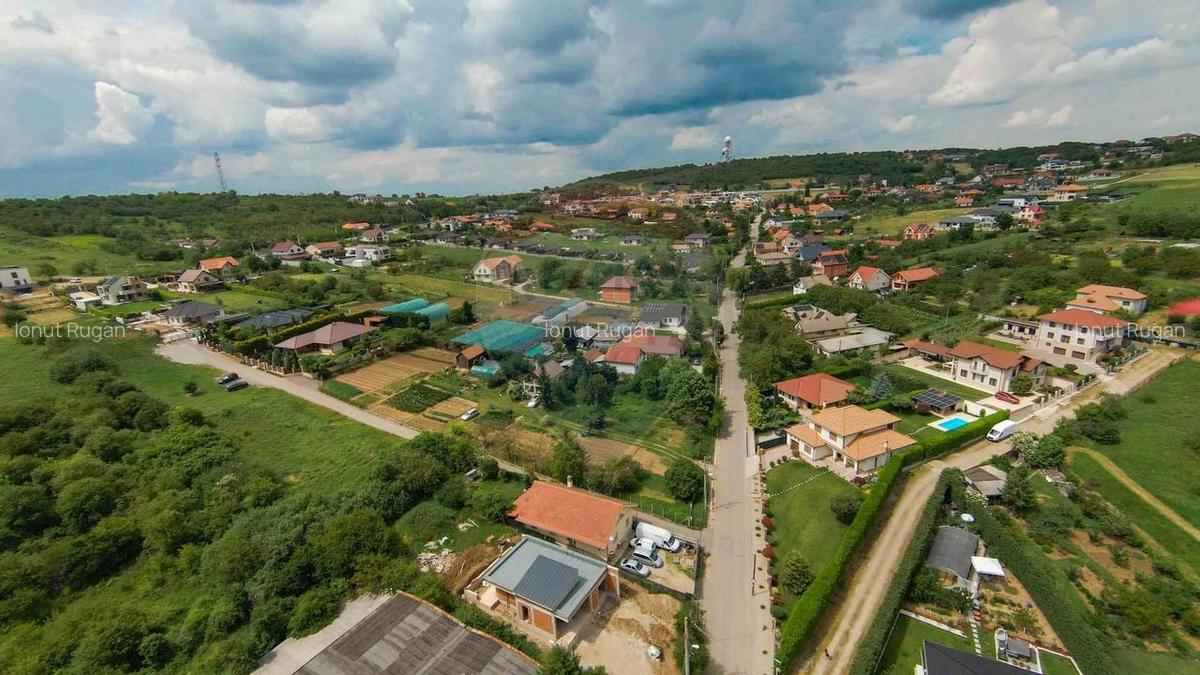 Teren intravilan 1 210 mp, dublu front, de vanzare, Strada Izvorului - 11