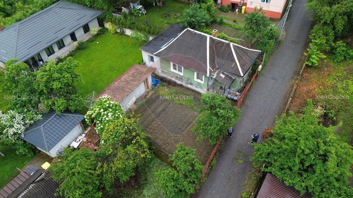 Casa cu 2 camere si 2 ari de teren de vanzare in zona centrala - 7