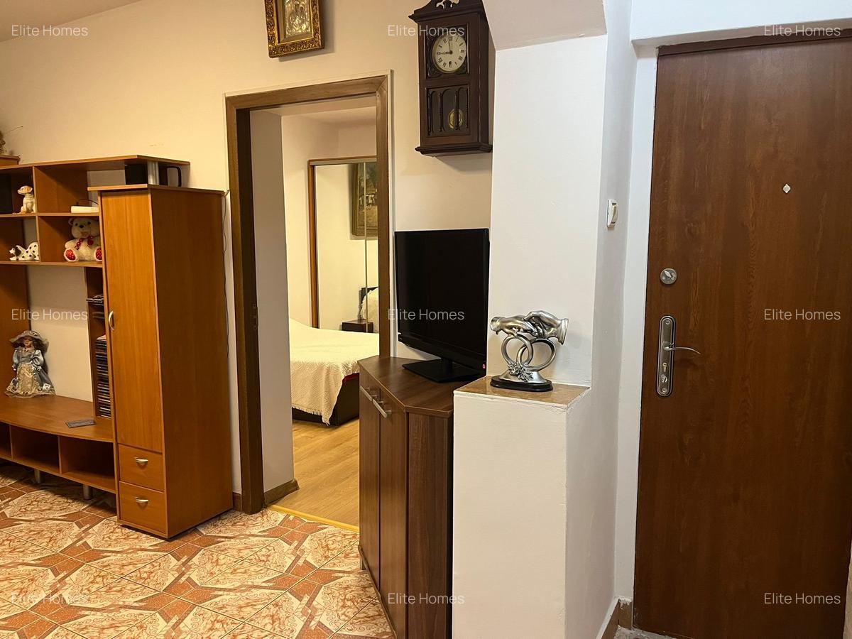 Casă cu 5 camere în 1 Mai - 12