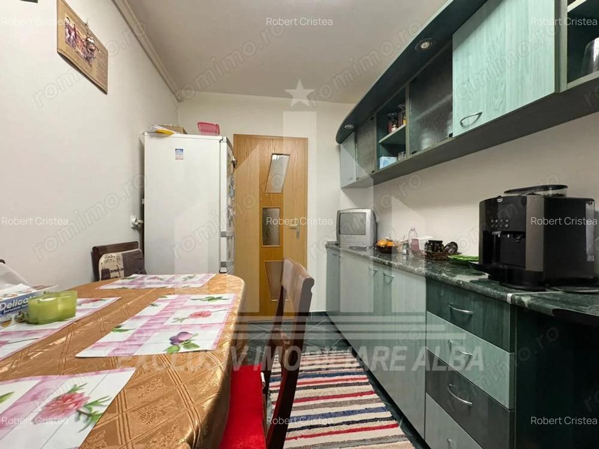 Apartament cu 3 camere decomandate, etaj 2, Centru - 3