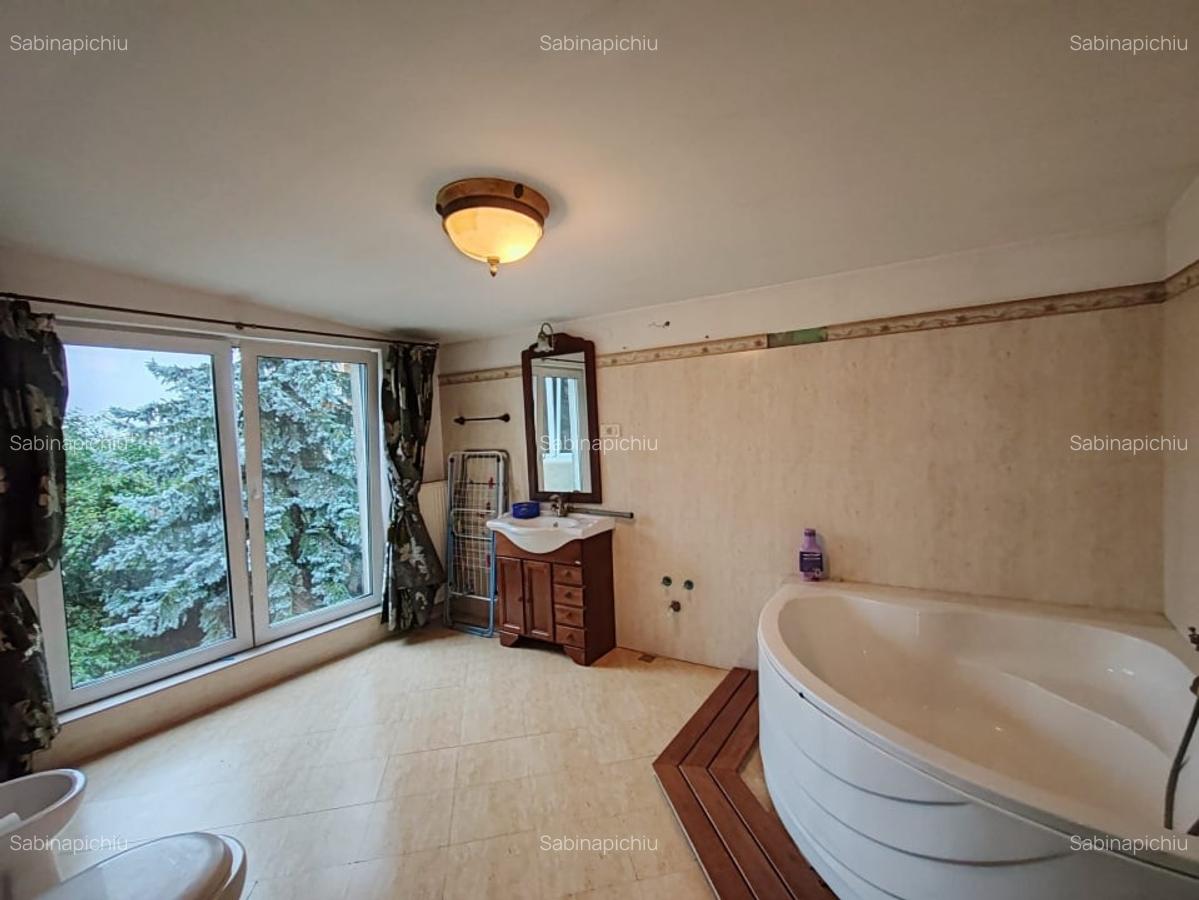 De vanzare - apartament spatios in casa, situat ultracentral - 1