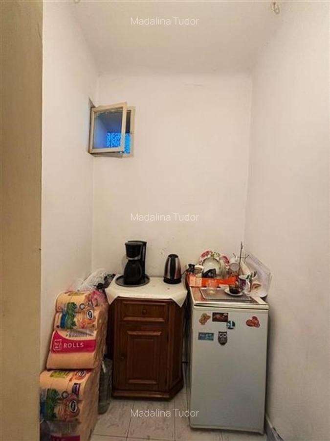 Casa de vanzare pretabila spatiu comercial / birouri,  2 camere, boxa si pod ren - 9