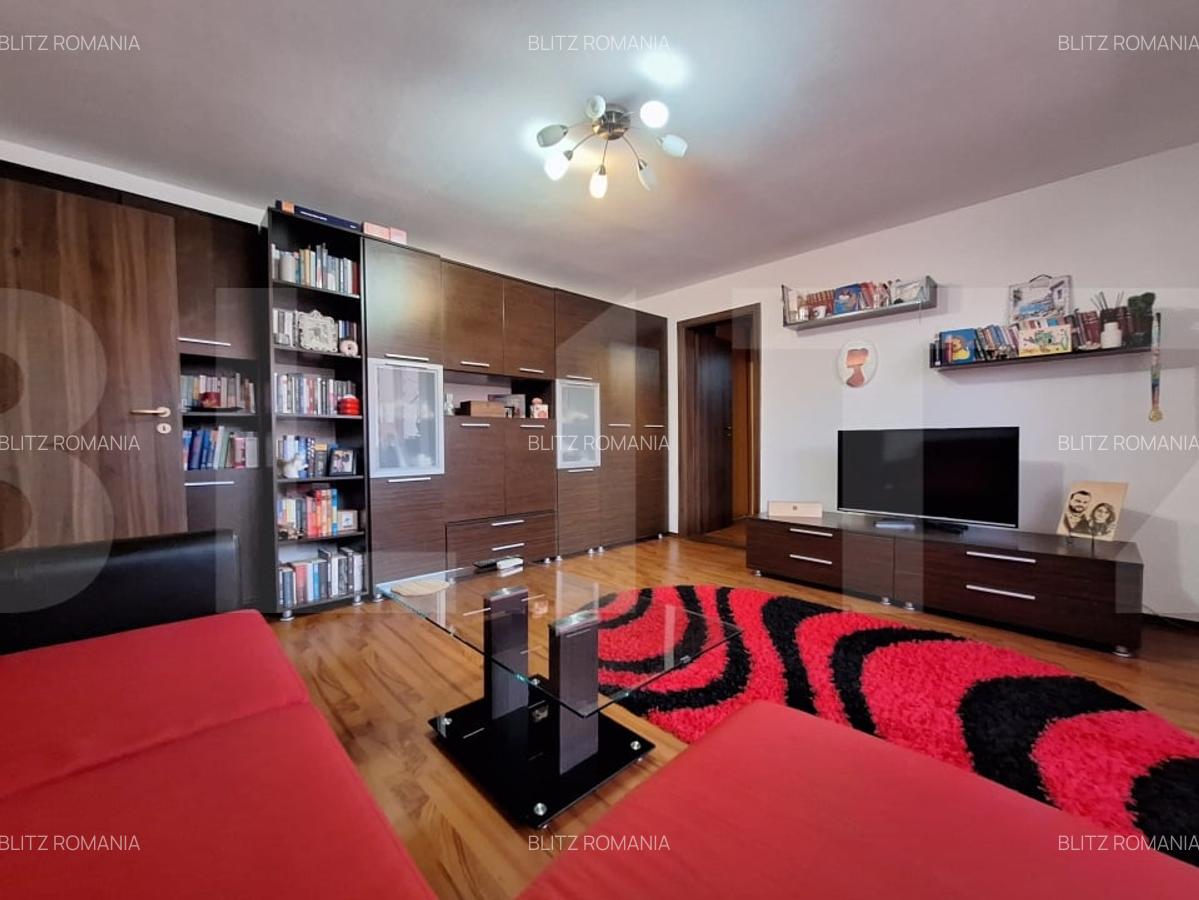 Apartament de vanzare, cu 2 camere, spatios, zona Aradului - 2