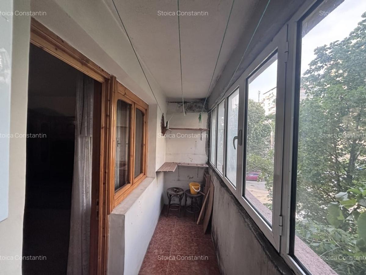 Apartament 3 camere  de vanzare - 2