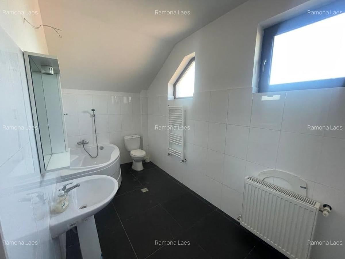 Casa solida, moderna si luminoasa; liniste totala in natura! - 16