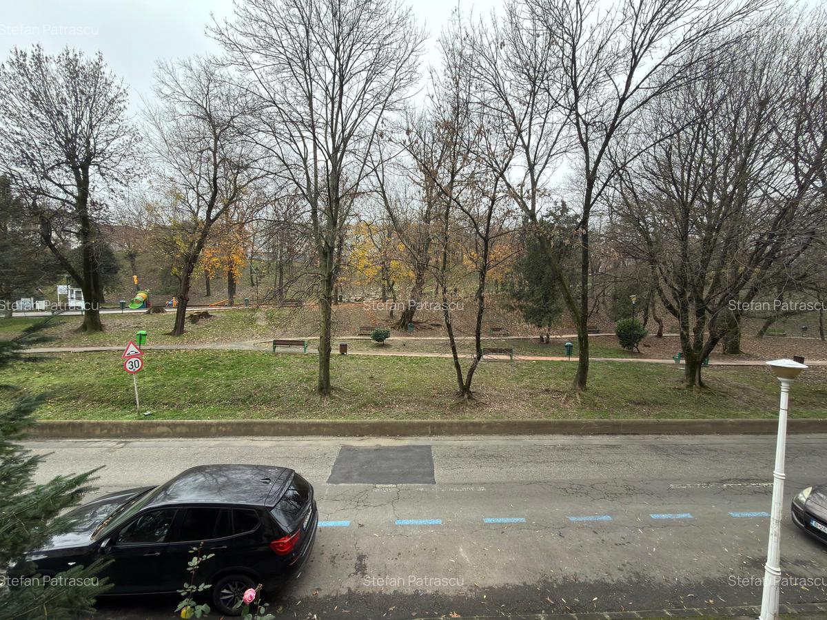 2 camere Romniceanu,Liber aproape de metrou,proaspat renovat,centrala proprie - 12