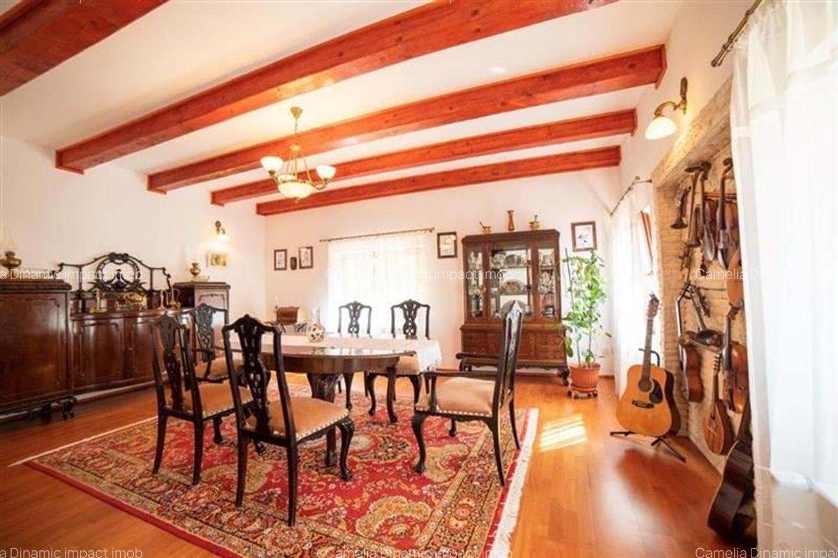 Casă cu 6 camere în Sânpetru - 8