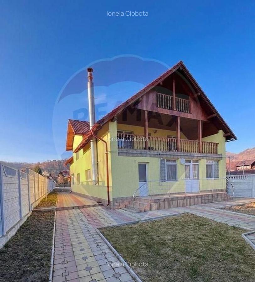 Casa / Vila cu 10 camere de vanzare in Moieciu de Jos - 4