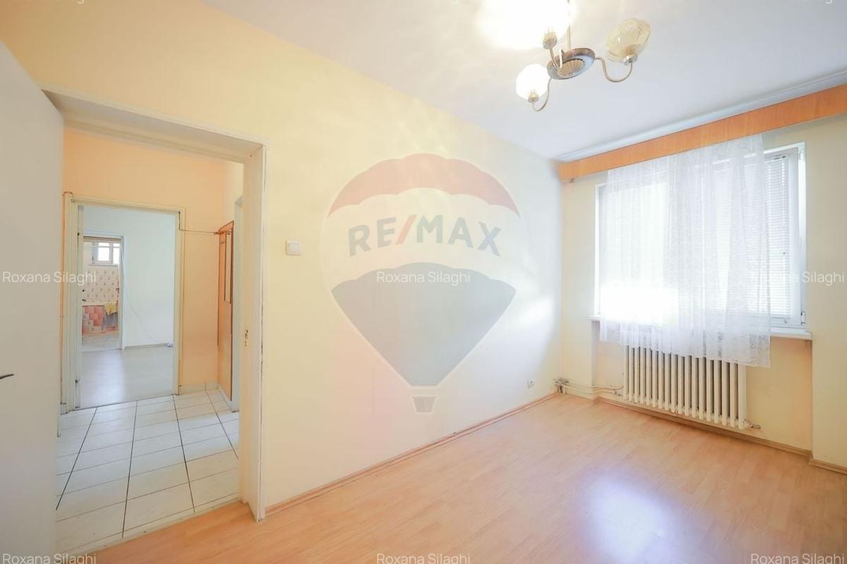 Apartament cu 3 camere de vanzare, zona Rogerius - 1
