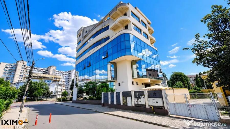 Spațiu comercial, de 2,400 mp, în Central